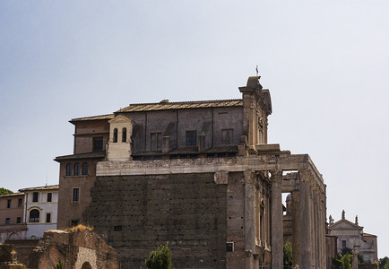 意大利罗马古罗马广场的圣殿皇帝安东尼和妻子福斯蒂娜与科林斯柱