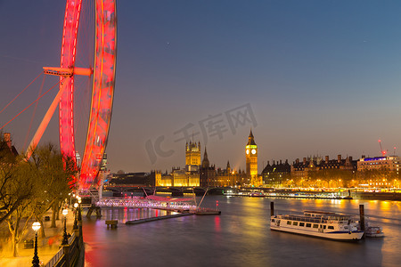伦敦眼、大本钟和英国伦敦议会大厦。