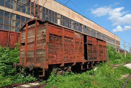 “工业建筑，旧货车”