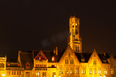 贝尔福塔，又名钟楼，布鲁日夜，比利时。