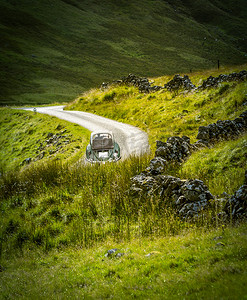 复古房车摄影照片_苏格兰的复古房车