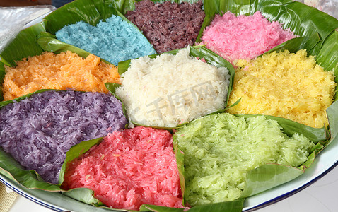 “五颜六色的糯米饭，泰国的开胃菜”