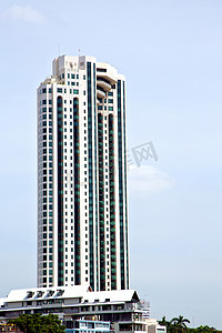 大阳台摄影照片_在办公区宫殿摩天大楼的曼谷大阳台