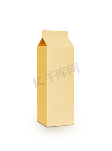 每升黄色牛奶盒隔离在白色
