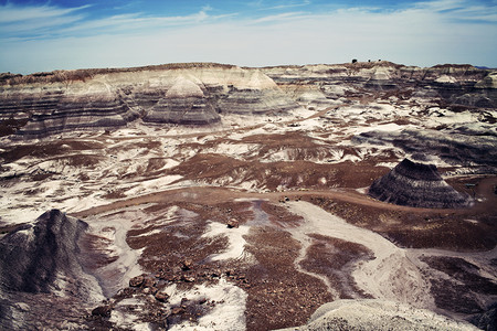 亚利桑那州荒地的彩色岩石