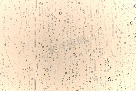 雨后玻璃摄影照片_雨后玻璃上的水滴作为背景