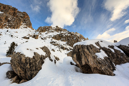 阿尔塔巴迪亚科尔福斯科滑雪胜地的落基山脉
