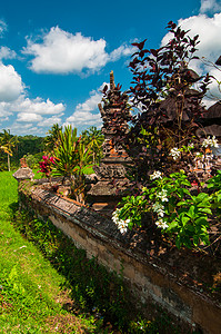 在水稻大阳台，巴厘岛，印度尼西亚的小寺庙