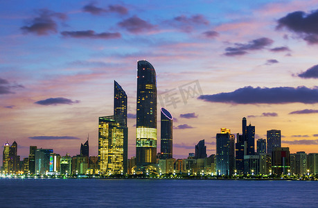 迪拜摄影照片_日落时的阿布扎比​​天际线