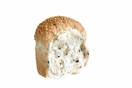 白色隔离的芝麻面包