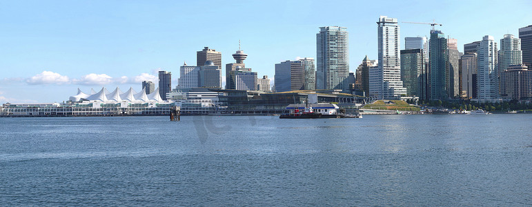 温哥华 BC 海滨天际线全景。