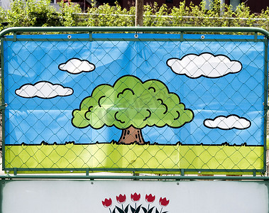 日本东京建筑工地围栏上的装饰卡通形象
