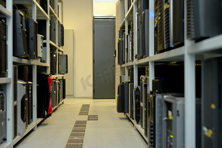 数据中心的现代电脑机箱