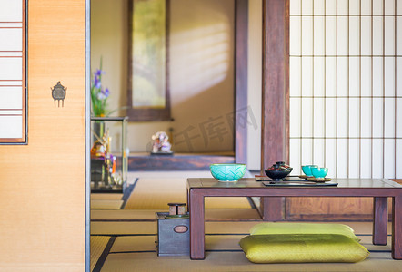 传统的室内日式餐厅和其他房间。