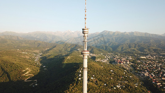 阿拉木图青山上的 Kok Tobe 大电视塔