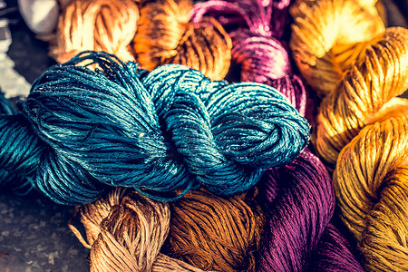 用于编织、刺绣和针线活的彩色丝线束