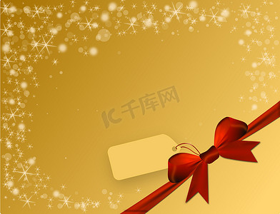 圣诞节价格标签摄影照片_闪亮的金色背景，角落里有红色蝴蝶结，上面有价格标签