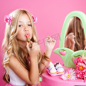 儿童时尚娃娃小女孩口红妆粉色化妆台