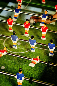 足球分组摄影照片_老式桌上足球、桌上足球或足球踢球游戏