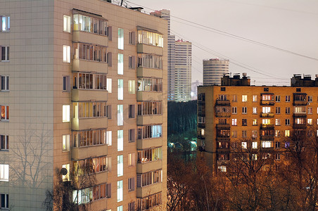 住宅区摄影照片_晚上在莫斯科的住宅区