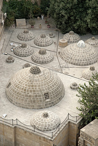 阿塞拜疆摄影照片_阿塞拜疆巴库的传统屋顶穹顶