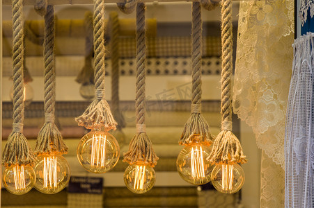 装饰古董爱迪生风格的灯丝灯泡