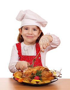 女孩吃鸡摄影照片_小女孩厨师切烤鸡