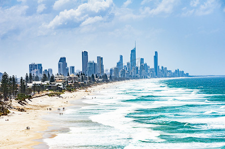 黄金海岸城市与澳大利亚冲浪者天堂海滩