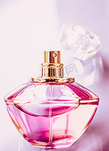 女士香水，粉色古龙水瓶作为复古香水，香水作为节日礼物，豪华香水品牌礼物