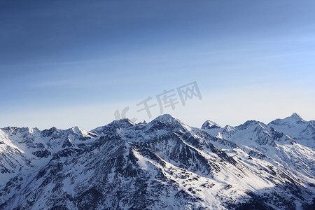 冬天山摄影照片_冬天山在晴天