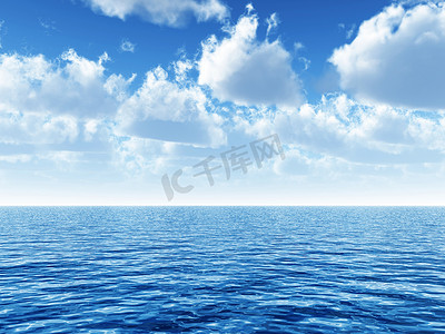 多云的蓝天离开海平面上方的地平线