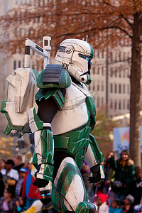 装甲星球大战角色在亚特兰大圣诞游行中行走