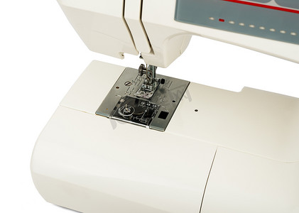 缝纫机特写摄影照片_白色背景上的单色缝纫机
