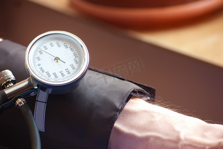 指示挂牌摄影照片_血压计指示低血压指示血压