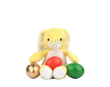 黄色玩具兔子用复活节彩蛋。