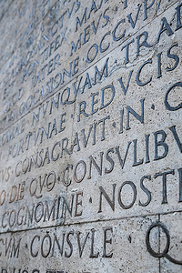 意大利罗马墙上的拉丁文铭文