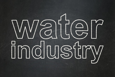 行业概念： 黑板背景上的水工业
