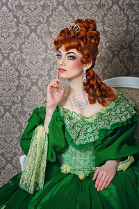 华丽的绿色礼服的公主