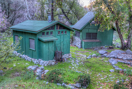 吉利摄影照片_安吉利斯国家森林的绿色小屋和棚子