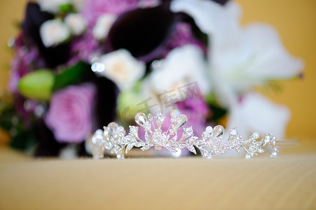 钻石鲜花摄影照片_皇冠和鲜花