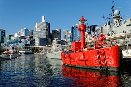 澳大利亚悉尼港的红船