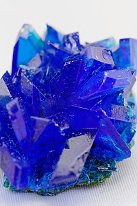 蓝色结晶摄影照片_蓝矾结晶 - 硫酸铜