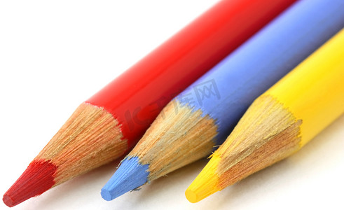 红蓝圆框摄影照片_铅笔蜡笔，红蓝黄原色