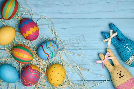 复活节彩蛋手绘，兔子，木头背景