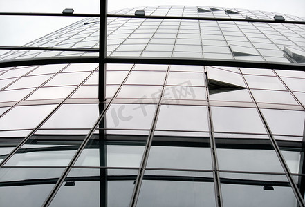 城市高铁背景摄影照片_玻璃和金属，高科技背景