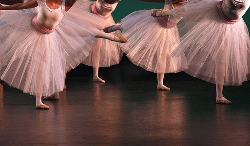 古典芭蕾舞摄影照片_芭蕾舞