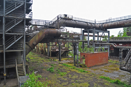 高炉摄影照片_德国杜伊斯堡的旧工业：高炉。