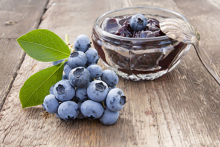 蓝莓和浆果果酱