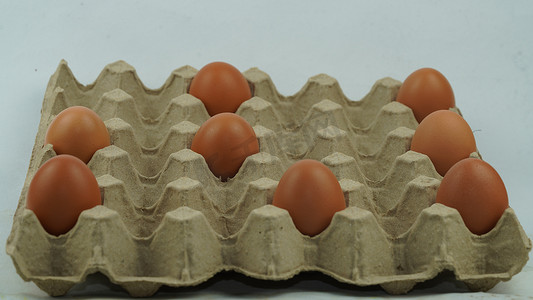 农民农产品面板中的鸡蛋间隔开来