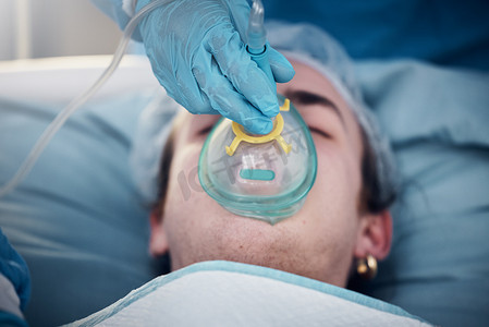 麻醉、氧气面罩和医疗人员在呼吸、通气和手术手术中的应用。